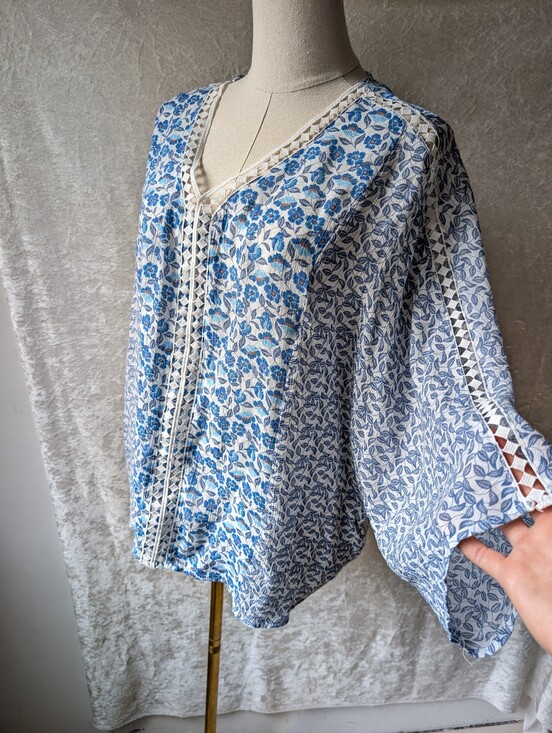 Zac & Rachel Tops - Zac & Rachel Blue Floral 3/4 Sleeve NV Neck Rayon Boho Trim Summer